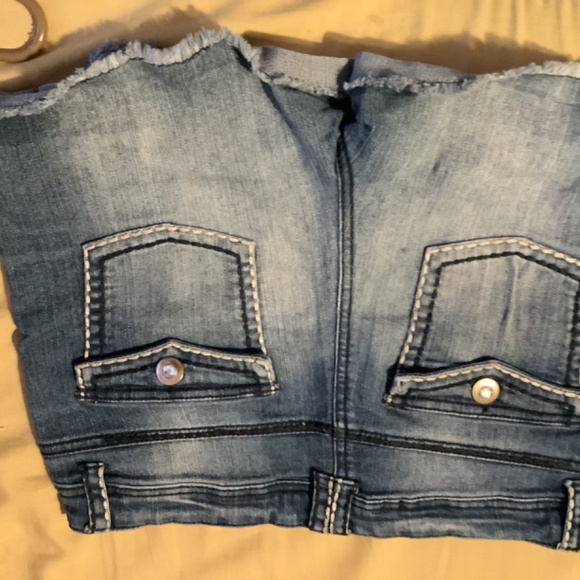 Shorts - Picture 2 of 3